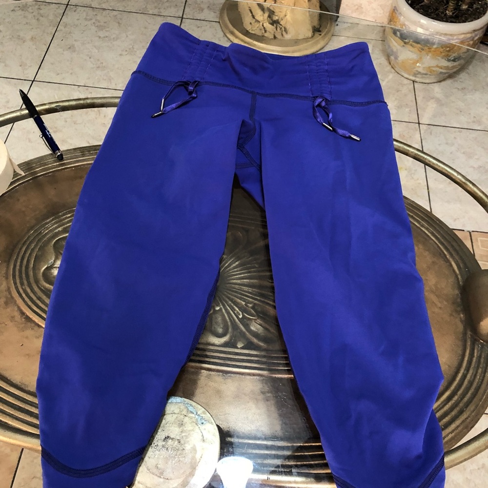 Lululemon athletic size 6